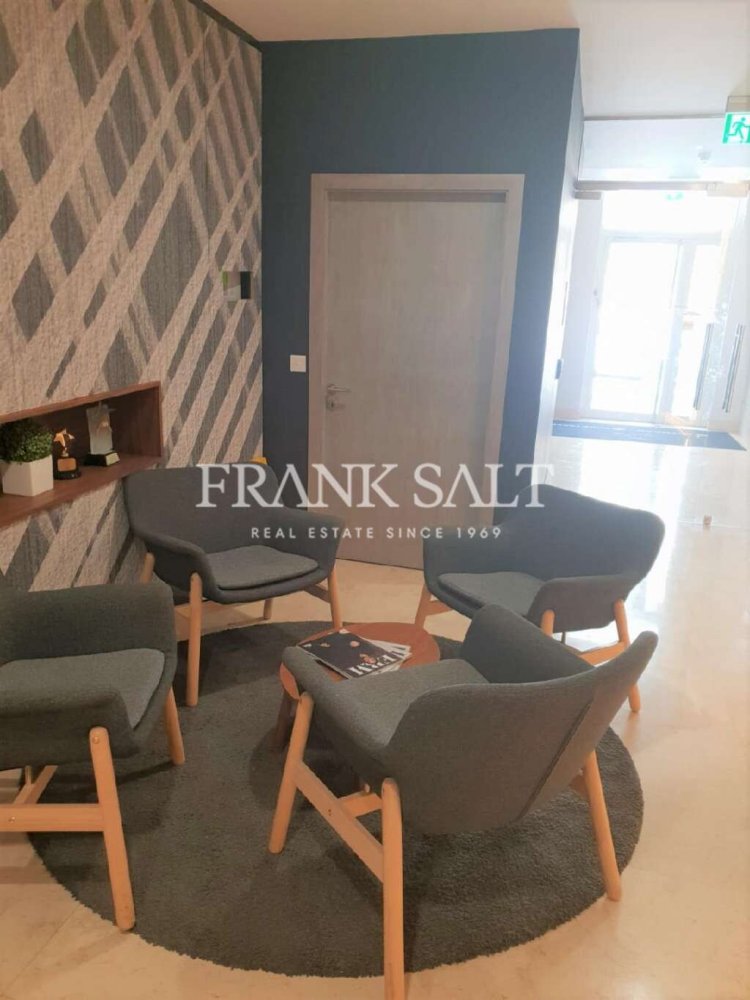 Bureau à Saint Julian's, Malta 224m² No. 13137