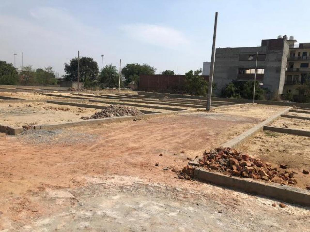 Terreno en Noida, India No. 66205