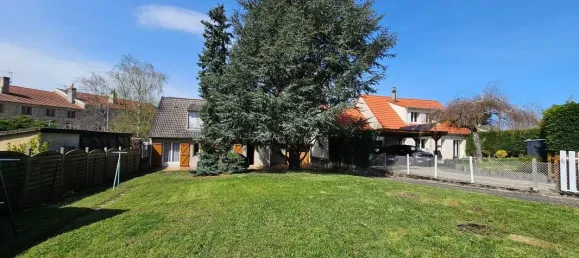 3 Schlafzimmer Haus in Saint-Genest-Lerpt, France, Nr. 351102 2