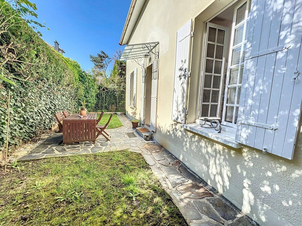 2 bedrooms House in Garches, France No. 130812