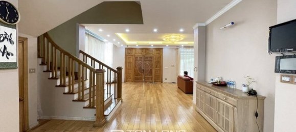 7 bedrooms Villa in Tay Ho, Vietnam No. 637 5