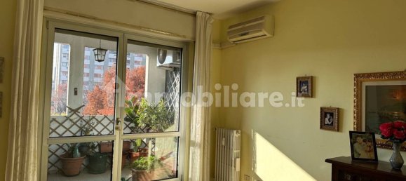 2 bedrooms Apartment in Milan, Italy No. 252286 3