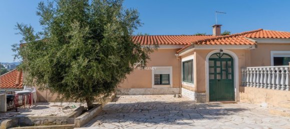 3 Schlafzimmer Villa in Cascais, Portugal, Nr. 221365 2