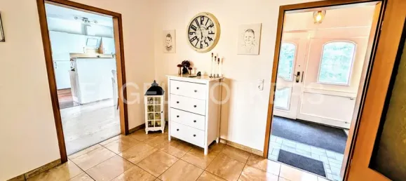 6 غرف نوم بنغالو في Solingen, Germany رقم 90264 3