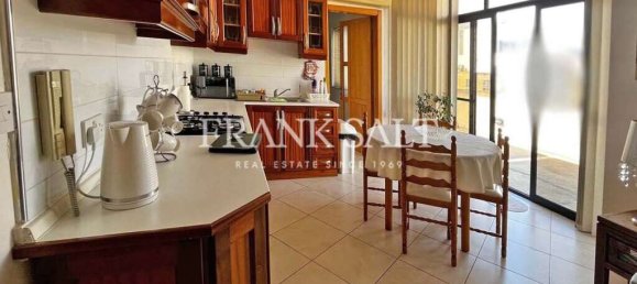 3 bedrooms Penthouse in Birzebbuga, Malta No. 11127 4