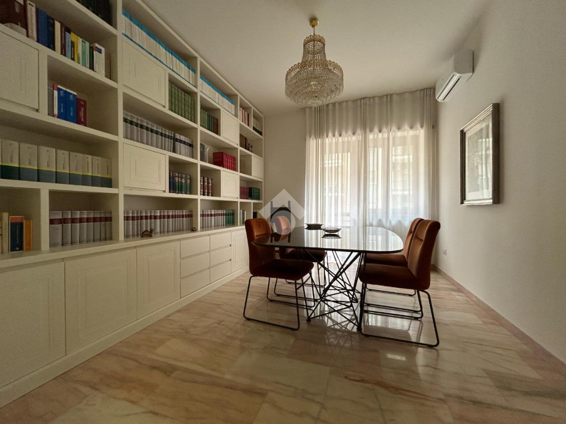 6 rooms Apartment in Cosenza, Italy No. 40366