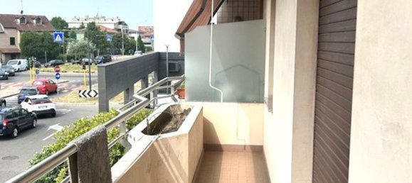 3-salle Appartement à Muggiò, Italy No. 263426 15