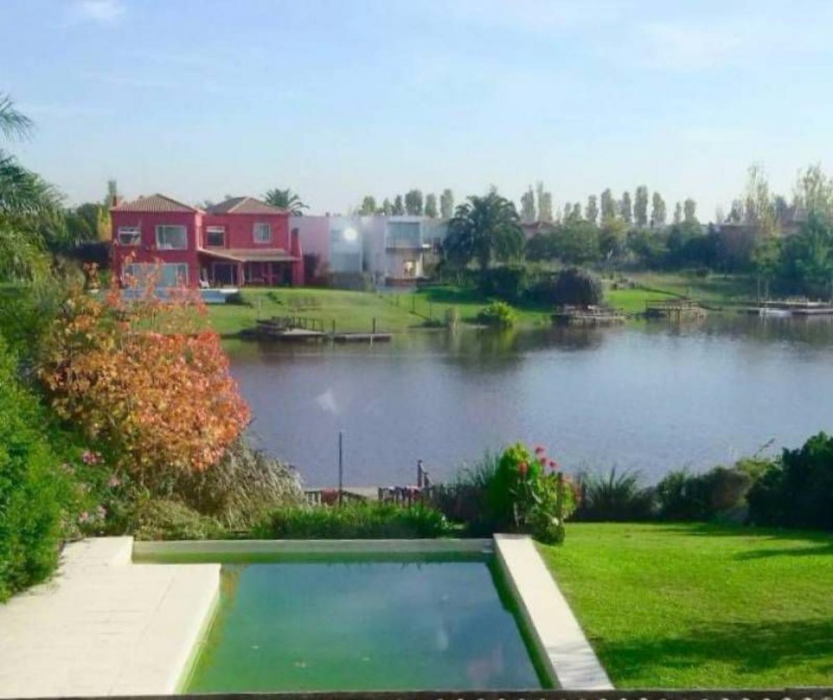 3 bedrooms House in Tigre, Argentina No. 15727