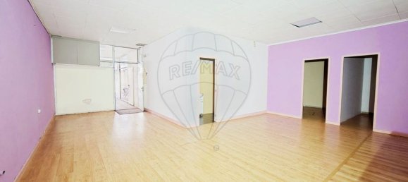 97m² Commercial property in Guimaraes, Portugal No. 31694 4