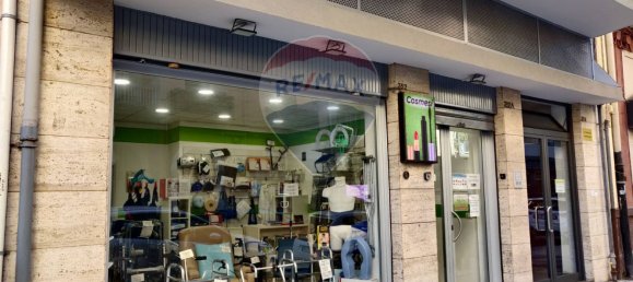 Коммерческая недвижимость с 2 комнатами в Бари, Италия № 56259 5