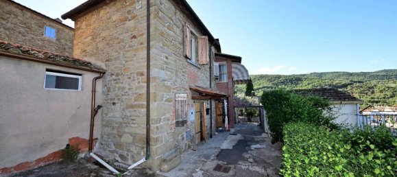 5 rooms House in Castiglion Fiorentino, Italy No. 18724 24