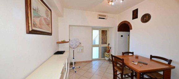 5 rooms House in Castiglion Fiorentino, Italy No. 18724 4