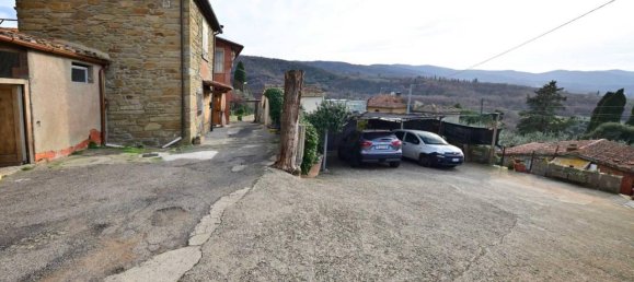 5 rooms House in Castiglion Fiorentino, Italy No. 18724 25