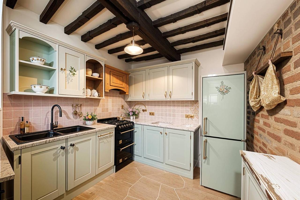 5 rooms House in Castiglion Fiorentino, Italy No. 18724