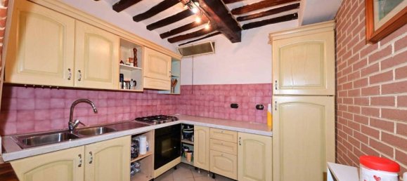 5 rooms House in Castiglion Fiorentino, Italy No. 18724 3