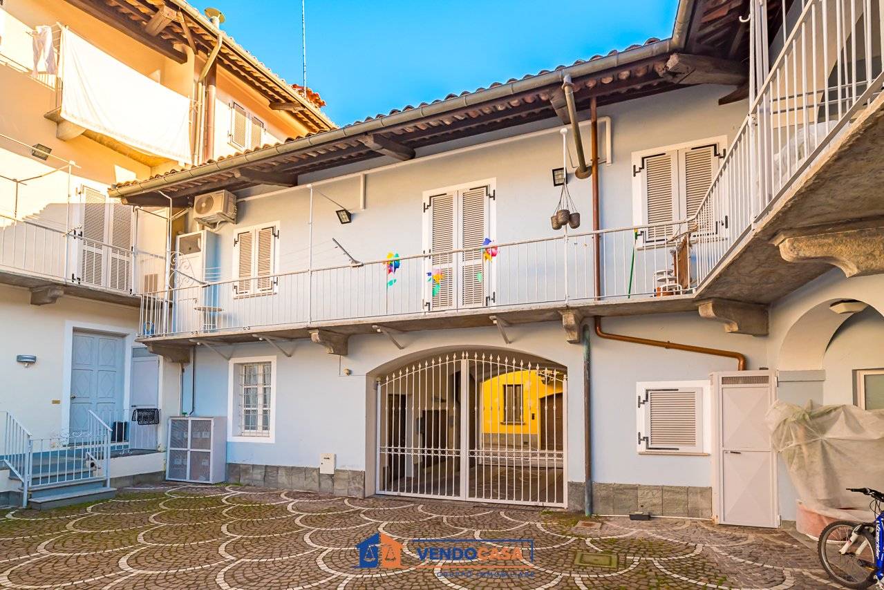 2 bedrooms Apartment in Bra, Italy No. 217125