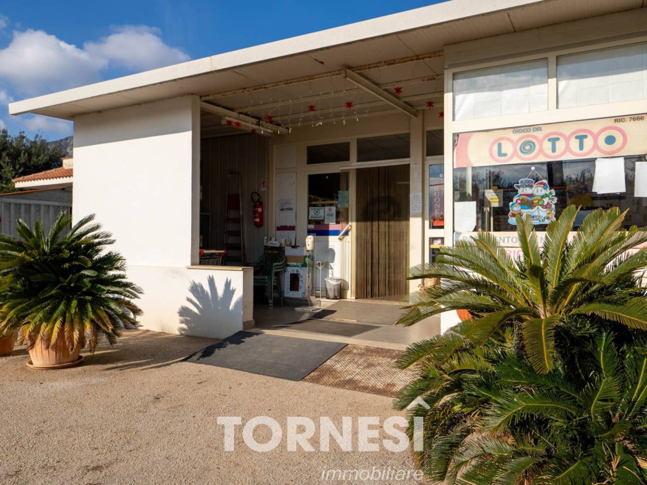 2غرفة عقار تجاري في Fondi, Italy رقم 114146