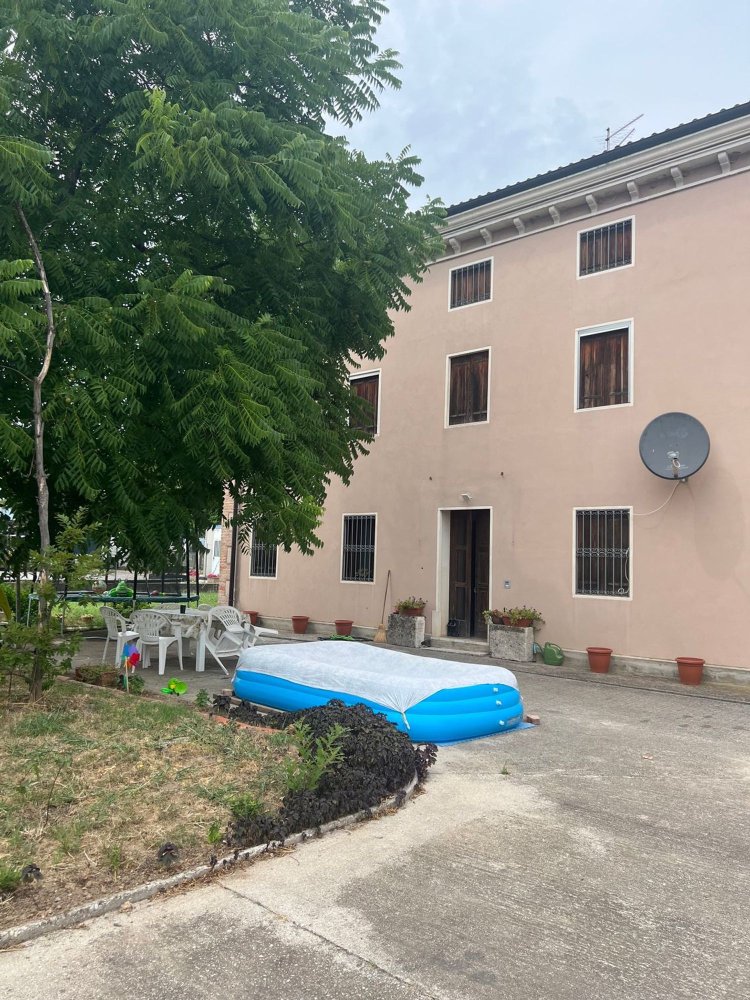  بناية في Barbarano Mossano, Italy 3500متر مربع رقم 330661