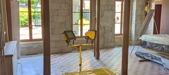 Propiedad comercial de 6 dormitorios en Chateaumeillant, France No. 91038 4