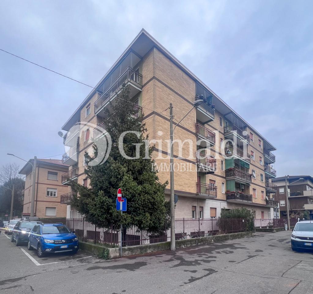 2 rooms Apartment in Cinisello Balsamo, Italy No. 13178