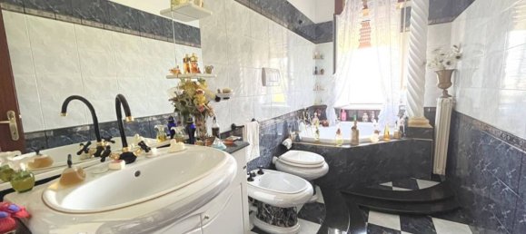 5 rooms Apartment in Fondi, Italy No. 259744 14