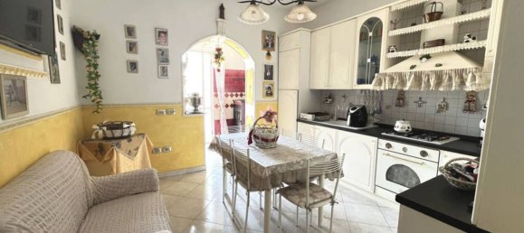 5 rooms Apartment in Fondi, Italy No. 259744 3