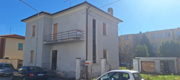 3 Schlafzimmer Haus in San Severino Marche, Italy, Nr. 329255 2