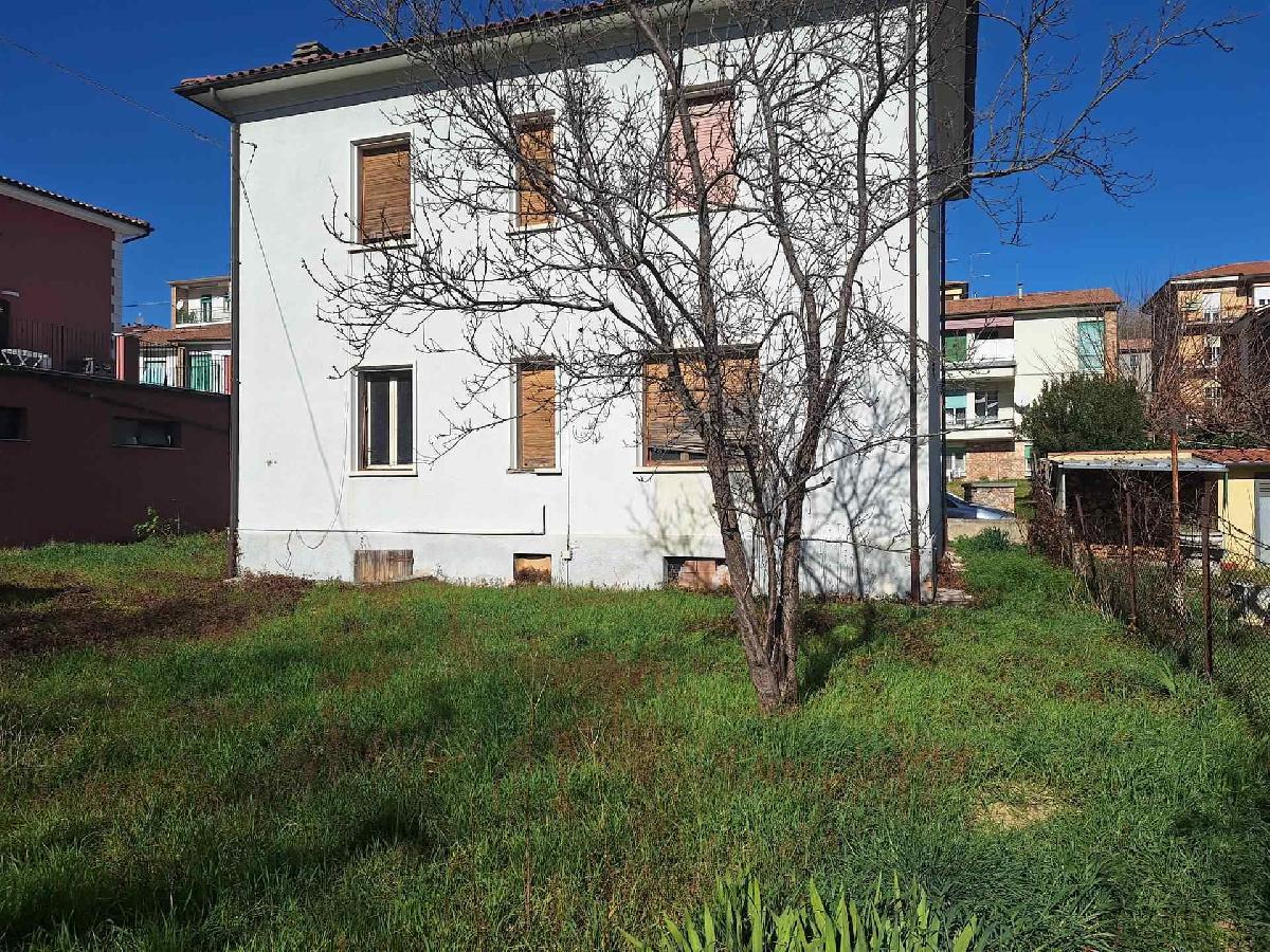 3 Schlafzimmer Haus in San Severino Marche, Italy, Nr. 329255