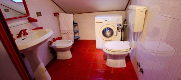 5 rooms Apartment in Castelraimondo, Italy No. 74838 11