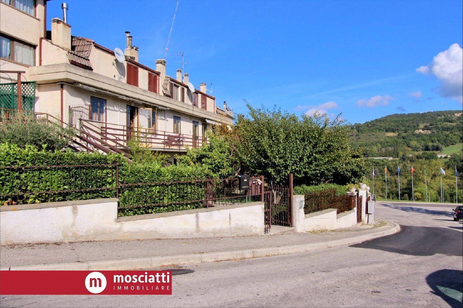 5 rooms Apartment in Castelraimondo, Italy No. 74838