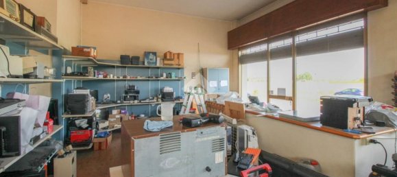 130m² Commercial property in Castrezzato, Italy No. 182148 5
