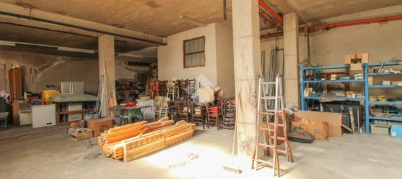 130m² Commercial property in Castrezzato, Italy No. 182148 2