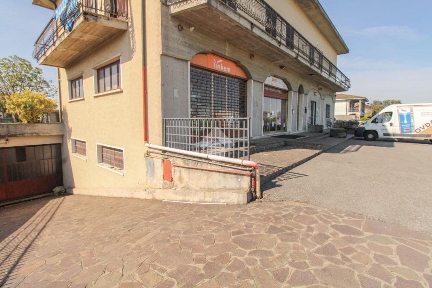 130m² Commercial property in Castrezzato, Italy No. 182148