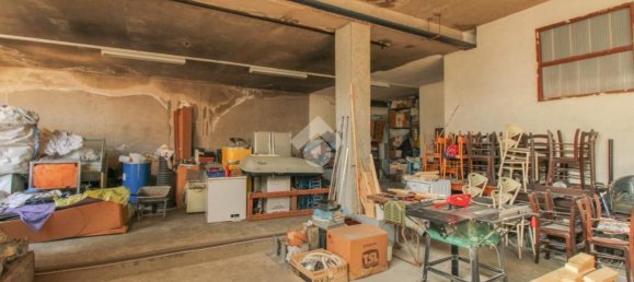 130m² Commercial property in Castrezzato, Italy No. 182148 20