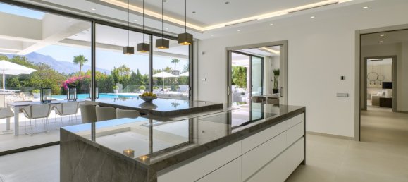 9 Schlafzimmer Villa in Nueva Andalucia, Spain, Nr. 4615 15