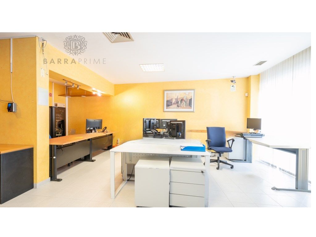 203m² Commercial property in Faro, Portugal No. 203067