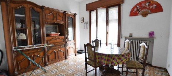 5 bedrooms Apartment in Fidenza, Italy No. 377837 3