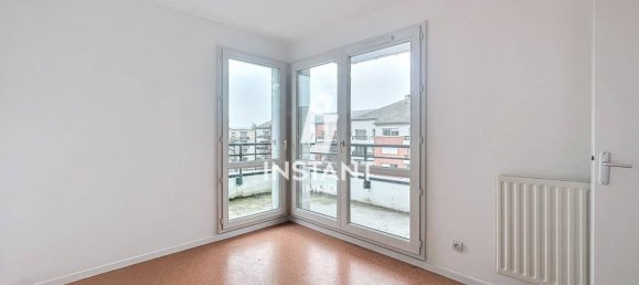 3 bedrooms Apartment in Creteil, France No. 137900 16