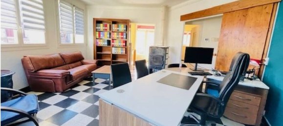 3 Schlafzimmer Haus in Ales, France, Nr. 328281 9