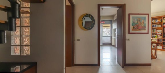 Apartamento de 4 habitaciónes en Arese, Italy No. 2489 5