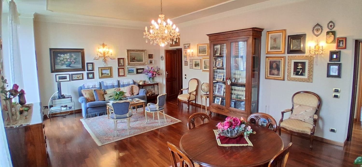 4 bedrooms Penthouse in Brivio, Italy No. 385466