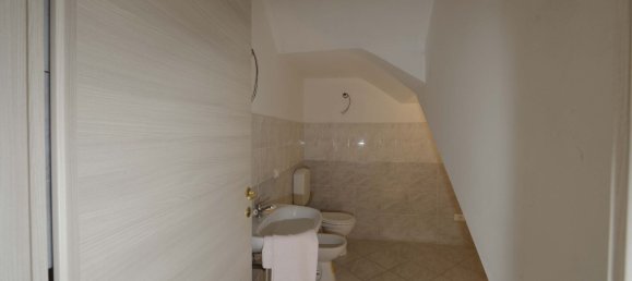 8 bedrooms House in Finale Emilia, Italy No. 376330 9