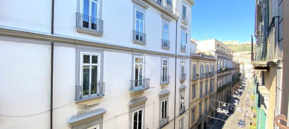 6 rooms Apartment in Naples, Italy No. 106861 2