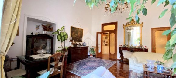 6 rooms Apartment in Naples, Italy No. 106861 4
