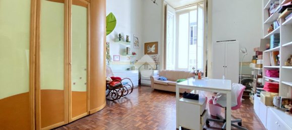 6 rooms Apartment in Naples, Italy No. 106861 6