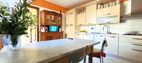 3 Schlafzimmer Haus in Bressana Bottarone, Italy, Nr. 378886 18