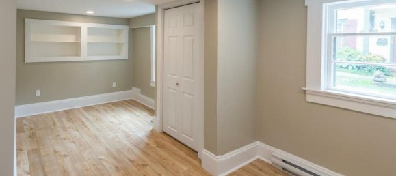 6 bedrooms House in Lunenburg, Canada No. 610 5