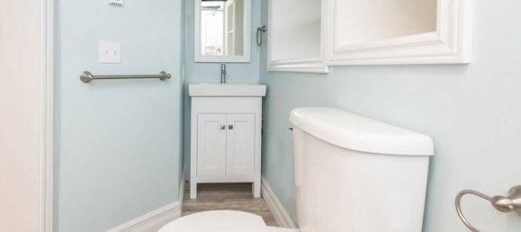 6 bedrooms House in Lunenburg, Canada No. 610 7