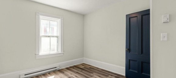 6 bedrooms House in Lunenburg, Canada No. 610 11