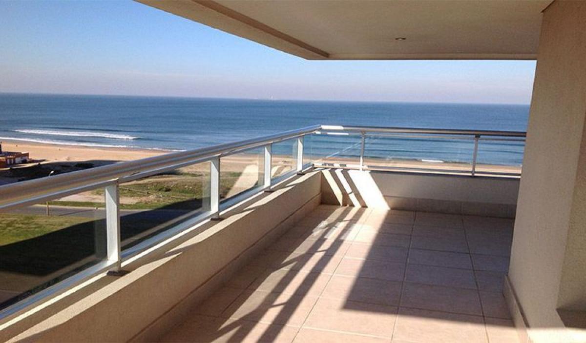 3 bedrooms Apartment in Maldonado, Uruguay No. 498